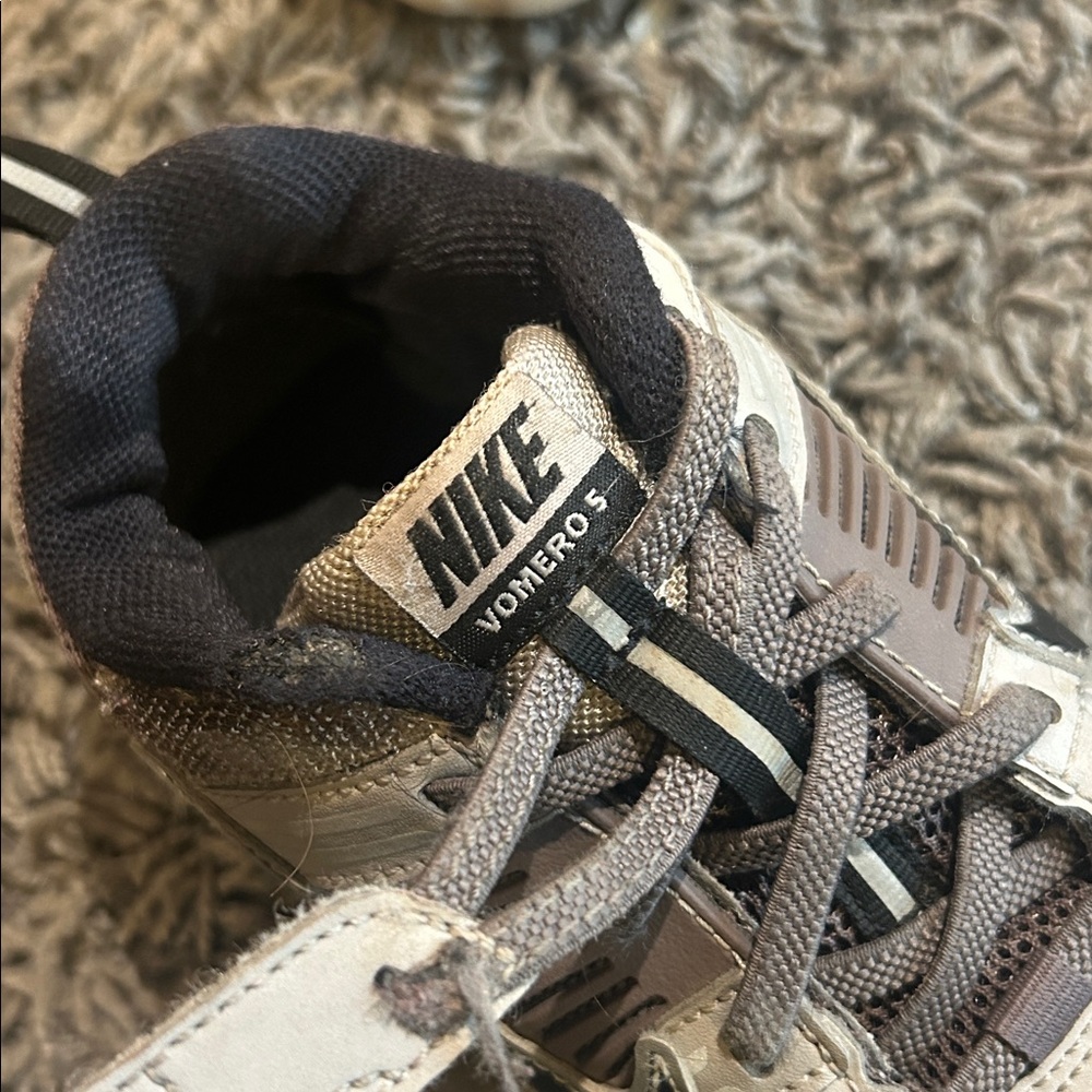 Nike Kids' Vomero 5 Sneaker Gray and Black Size 13C - Picture 6 of 9